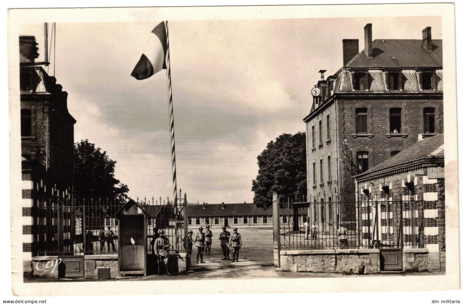 08 - BELLE CARTE PHOTO 1938 : MÉZIÈRES - Caserne Du Merbion - Charleville-Mézières - Ardennes - Barracks