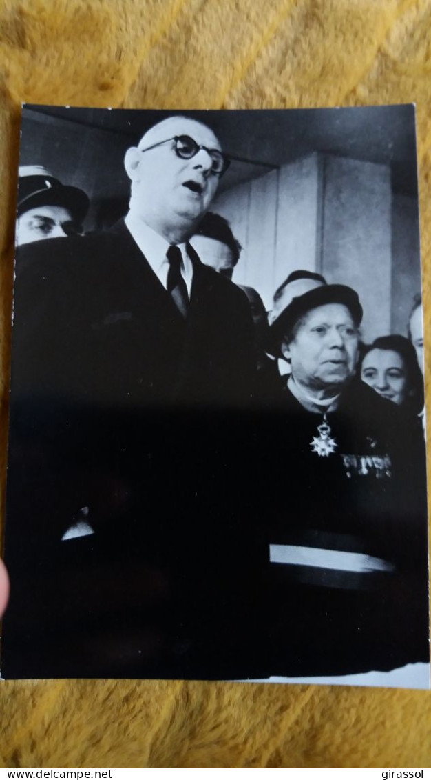 CPM LE CHANOINE FELIX KIR DE DIJON 1876 1968 AVEC DE GAULLE RESISTANT RESISTANCE PHOTO LUCIEN ROUET - Politicians & Soldiers