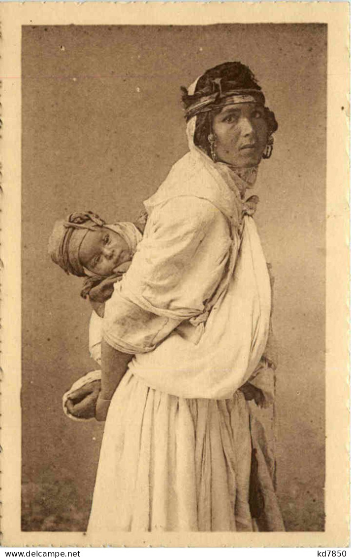 Femme Tzigane Et Son Enfant - Frauen