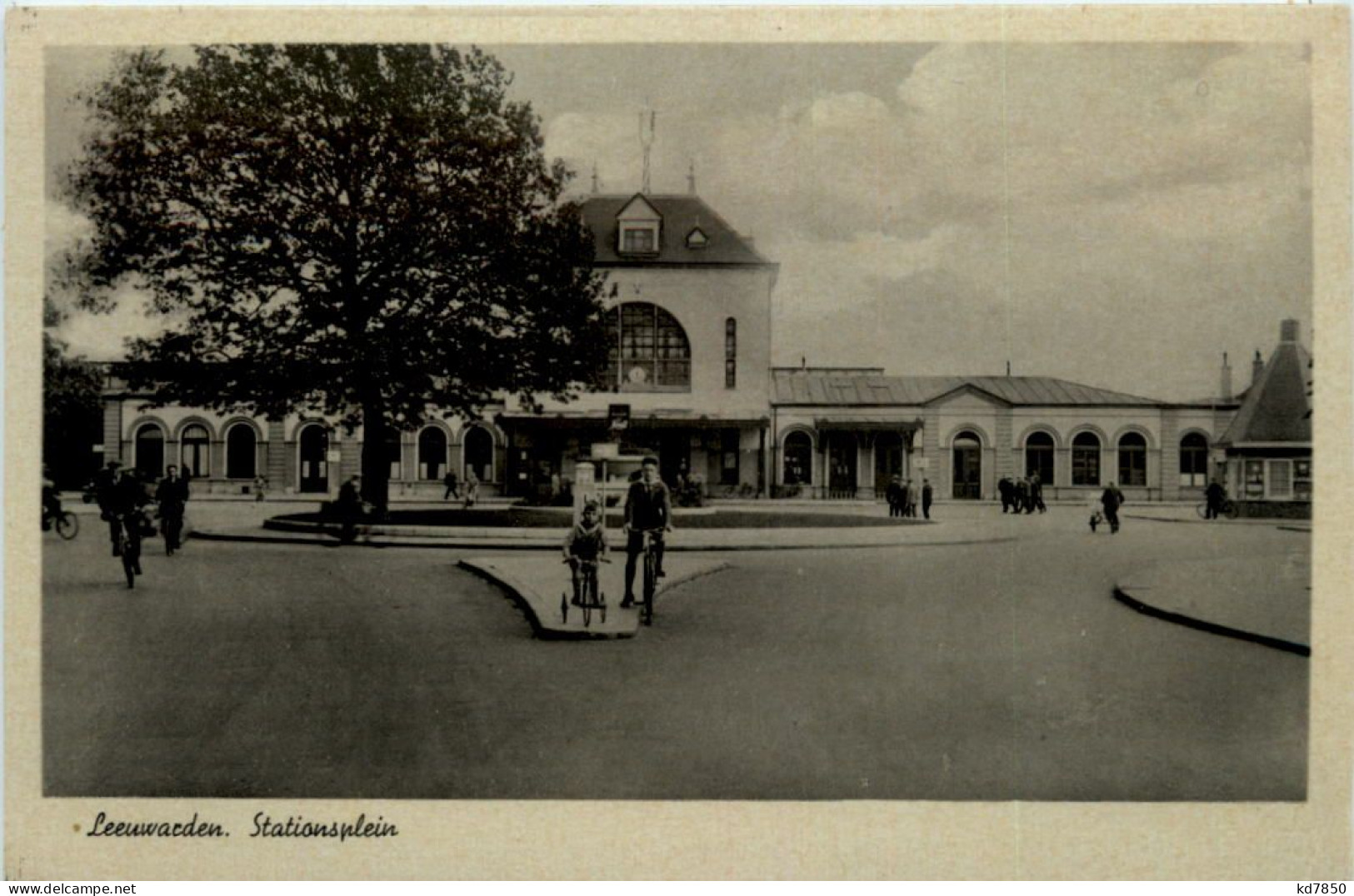 Leeuwarden - Stationsplein - Leeuwarden