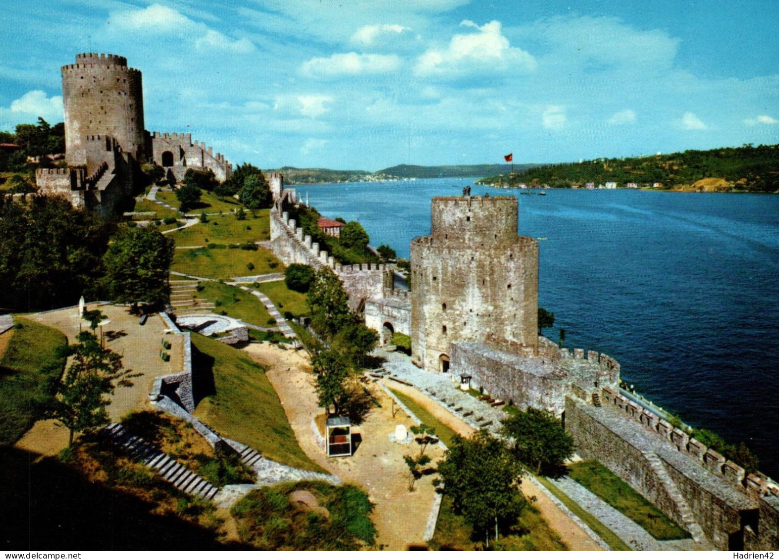 RECTO/VERSO - CPM - TURQUIE - ISTANBUL - LA FORTERESSE ET LE BOSHPORE - Turkey