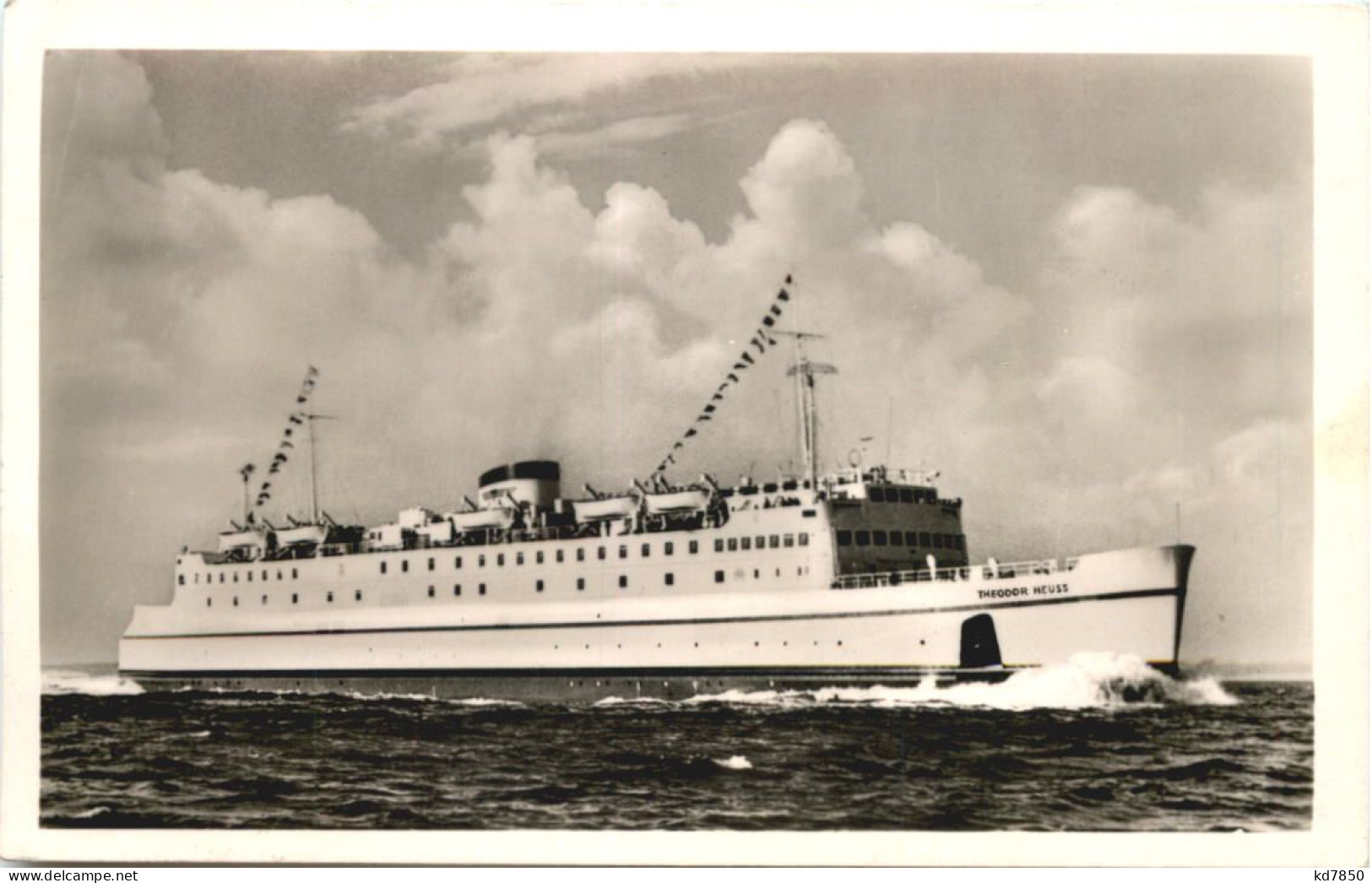 Hochsee-Fährschiff Theodor Heuss - Ferries