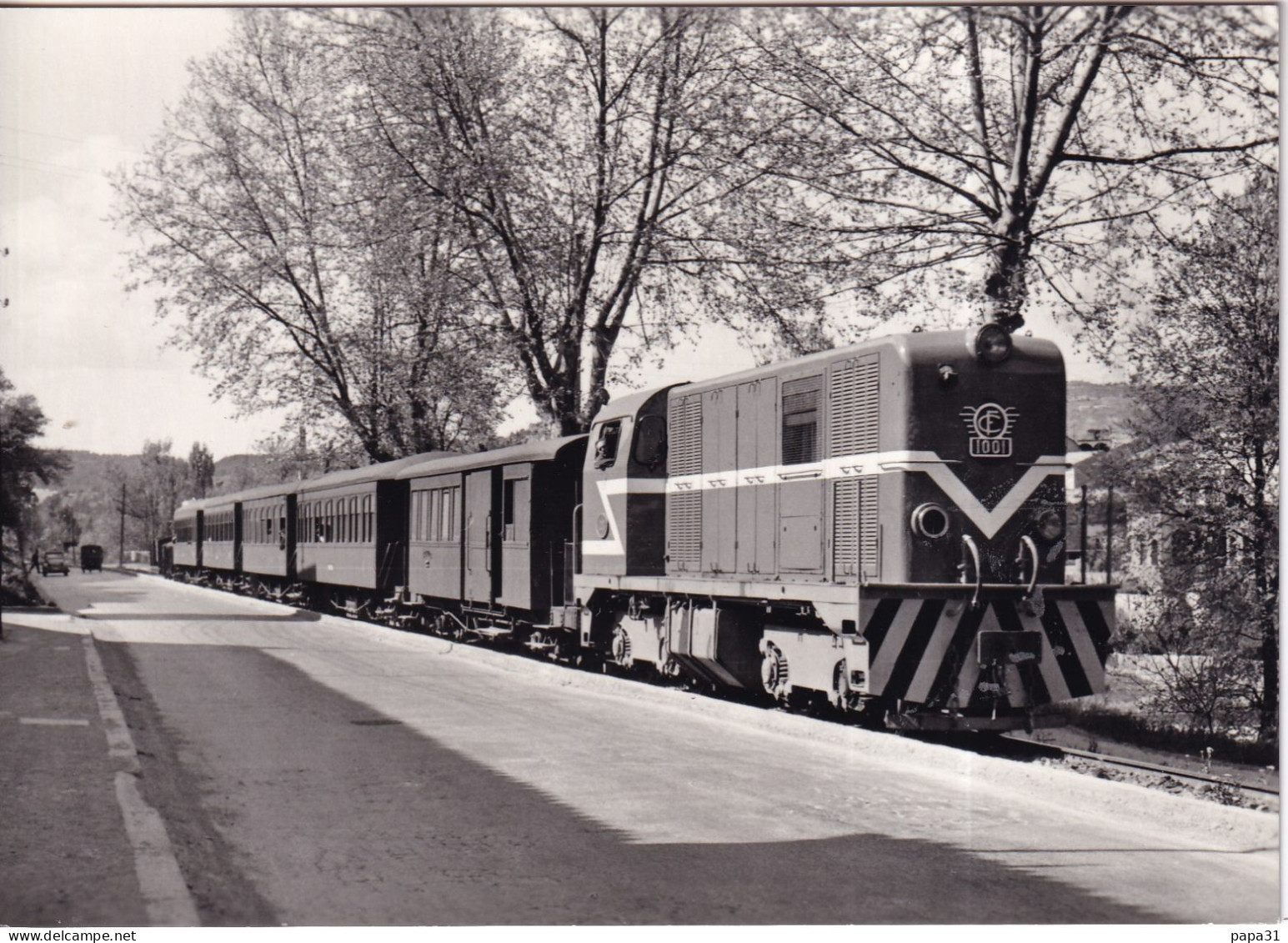 Train Pour Barcelona Arrivant à Sallent - Treinen