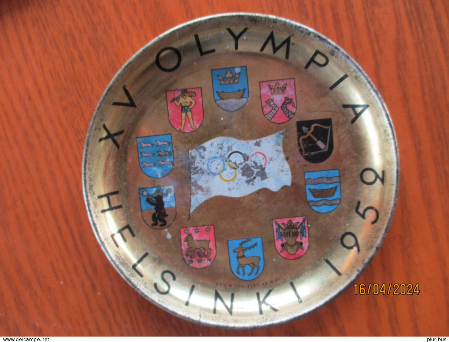 1952 HELSINKI OLYMPICS FINLAND SMALL TIN PLATE WITH COATS OF ARMS - Apparel, Souvenirs & Other