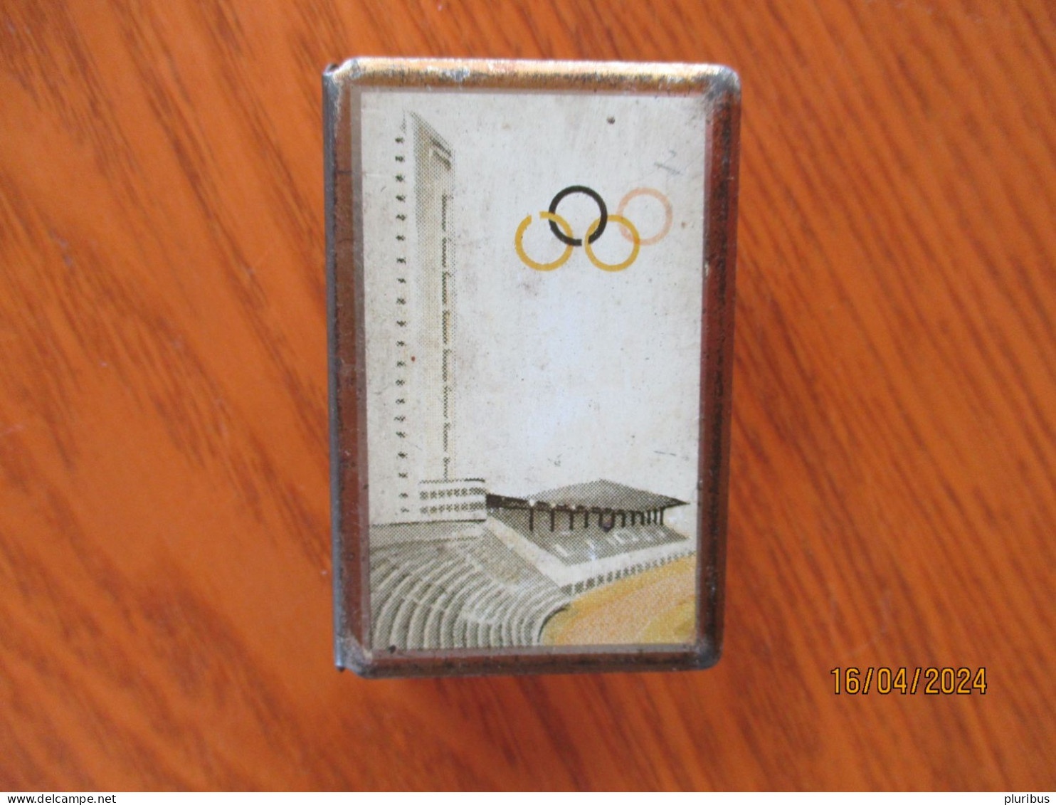 1952 HELSINKI OLYMPICS FINLAND Tin Matchbox Holder , STADIUM , CITY VIEW - Abbigliamento, Souvenirs & Varie