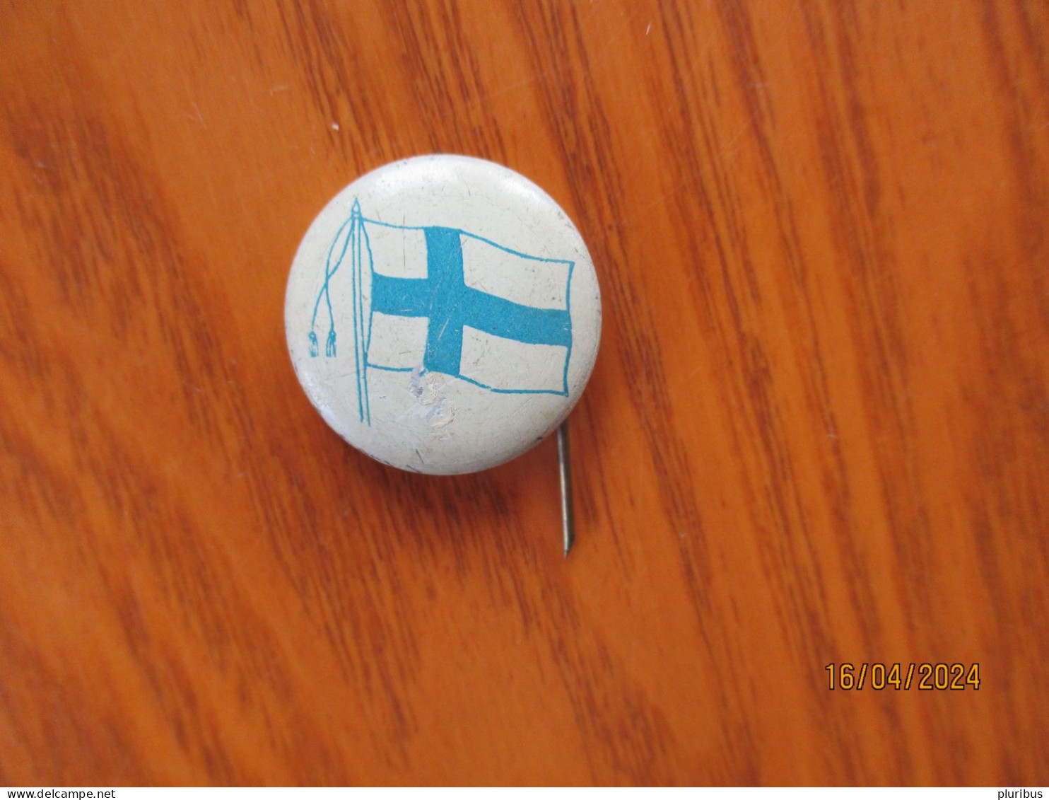 1952 HELSINKI OLYMPICS FINLAND , FINNISH FLAG BUTTON PIN BADGE - Habillement, Souvenirs & Autres