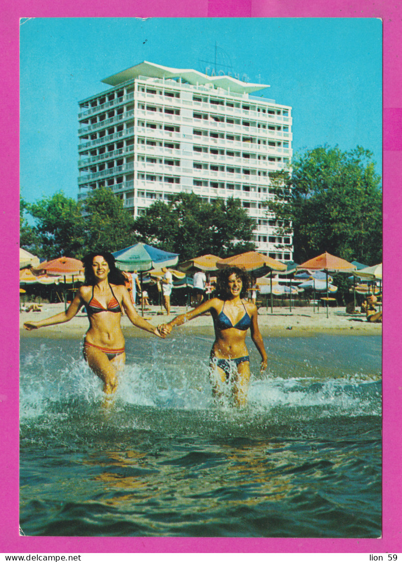 311094 / Bulgaria - Sunny Beach - Pin-Up Two Beautiful Women In Bikinis , Hotel "Globus" 1989 PC Septemvri Bulgarie  - Hotel's & Restaurants