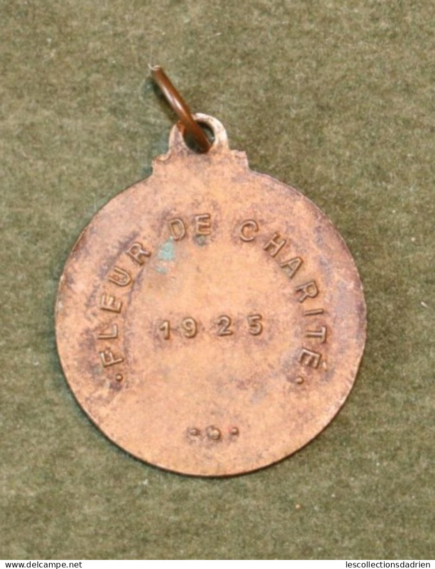 Médaille Belge Fleur De Charité 1925 - Caritas-  Belgian Medal - Médaillette - Journée - Belgien