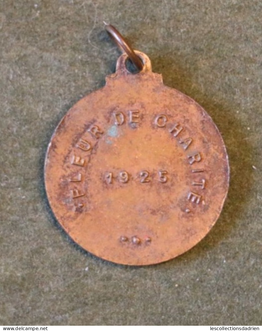Médaille Belge Fleur De Charité 1925 - Caritas-  Belgian Medal - Médaillette - Journée - Belgio