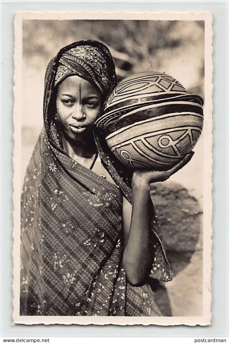 Cameroun - Femme Foulbé Et Calebasse à Couscous - Ed. R. Pauleau 182 - Camerun