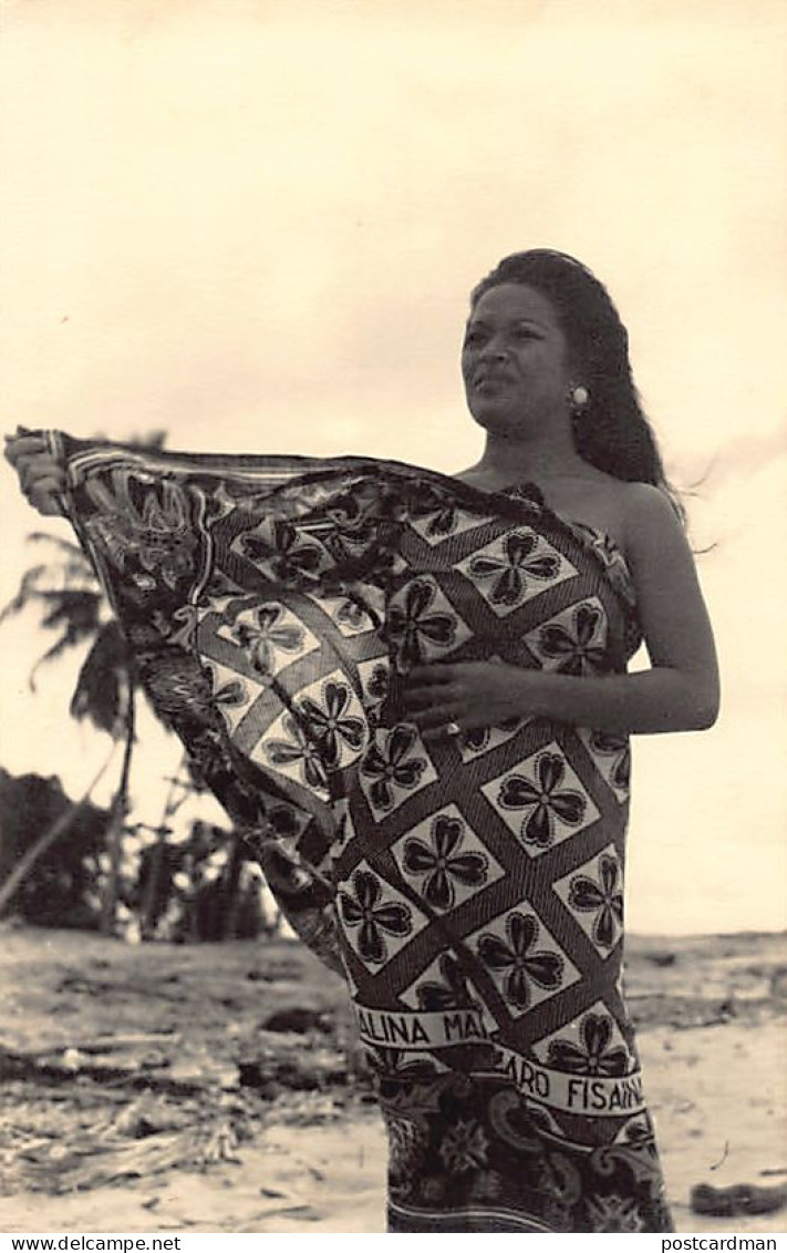 Madagascar - Type De Femme - CARTE PHOTO - Ed. Collection Artphoto 1944 - Madagaskar