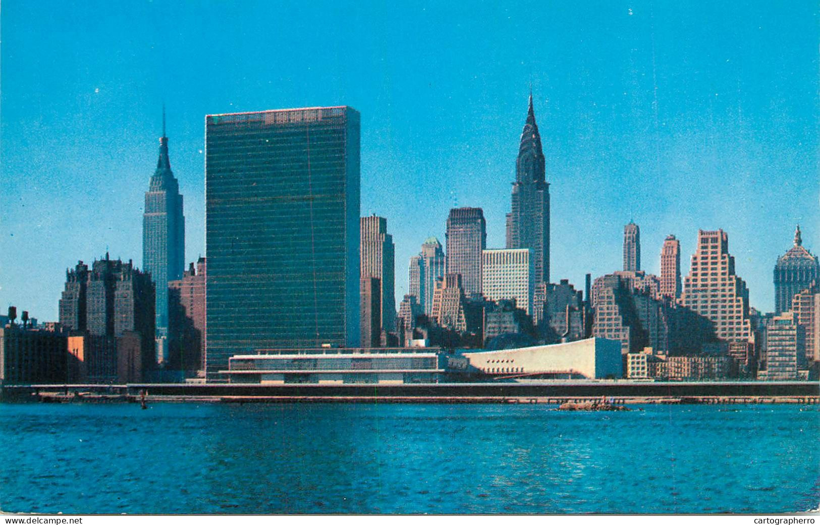 USA New York Mid Manhattan Skyline From Across East River - Manhattan