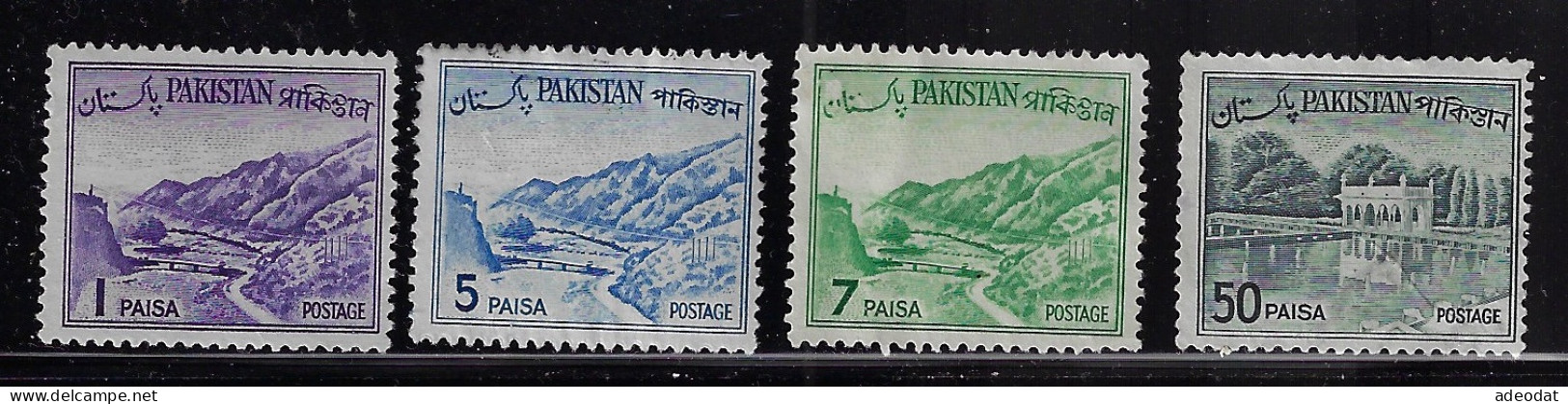 PAKISTAN  1961   SCOTT #129,132,133,138  MH  CV $6.40 - Pakistán