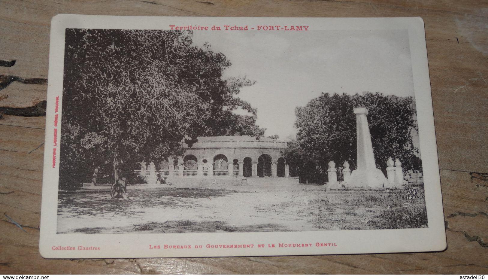 TCHAD : FORT LAMY, Les Bureaux Du Gouvernement Et Le Monument Gentil  ................ BE-17823 - Ciad