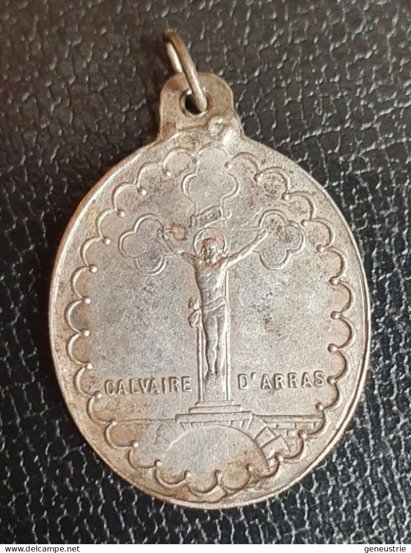 Pendentif Médaille Religieuse XIXe Argent 800 "Notre-Dame Des Ardents / Calvaire D'Arras" Religious Medal - Religión & Esoterismo