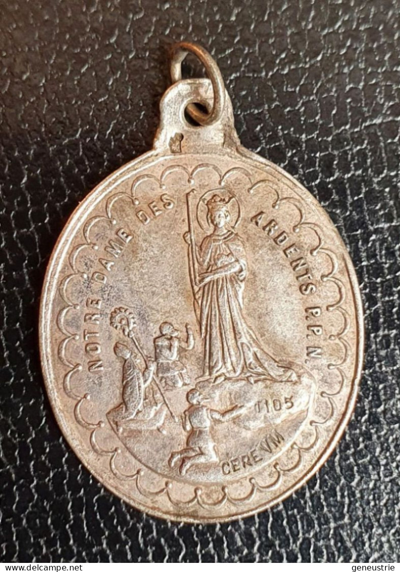 Pendentif Médaille Religieuse XIXe Argent 800 "Notre-Dame Des Ardents / Calvaire D'Arras" Religious Medal - Religione & Esoterismo