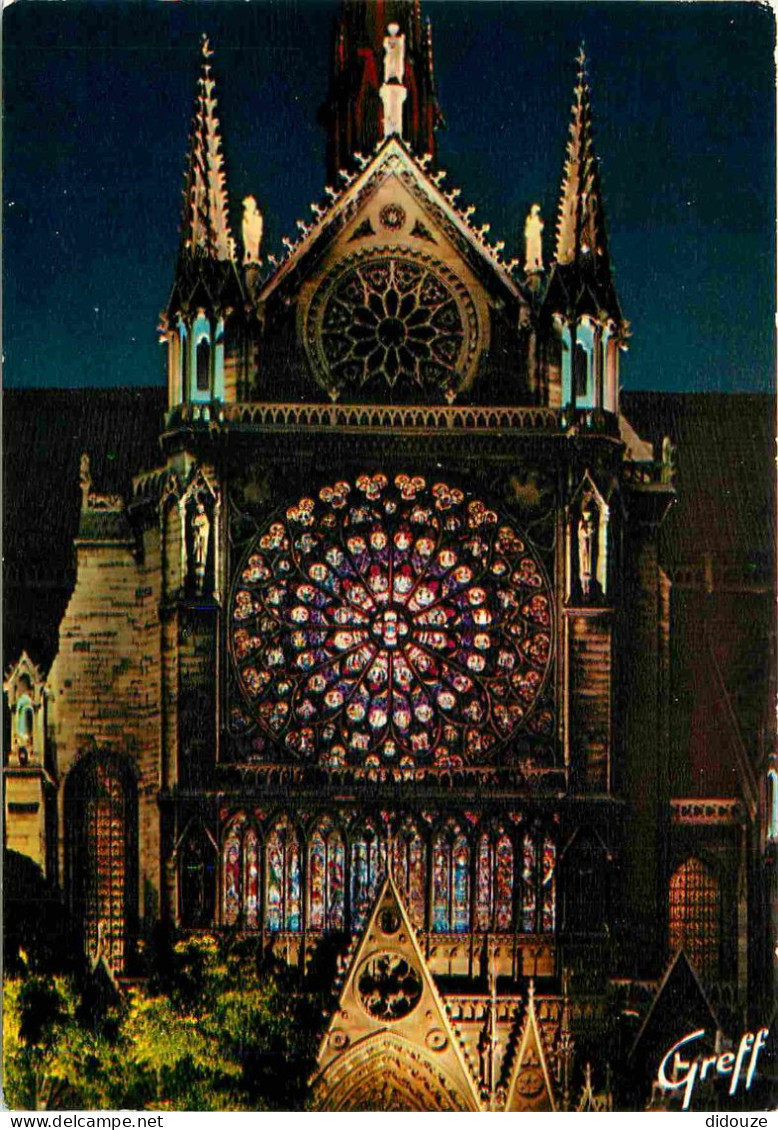 75 - Paris - Cathédrale Notre Dame - Rosace Sud - Vue De Nuit - Vitraux Religieux - CPM - Voir Scans Recto-Verso - Notre Dame De Paris