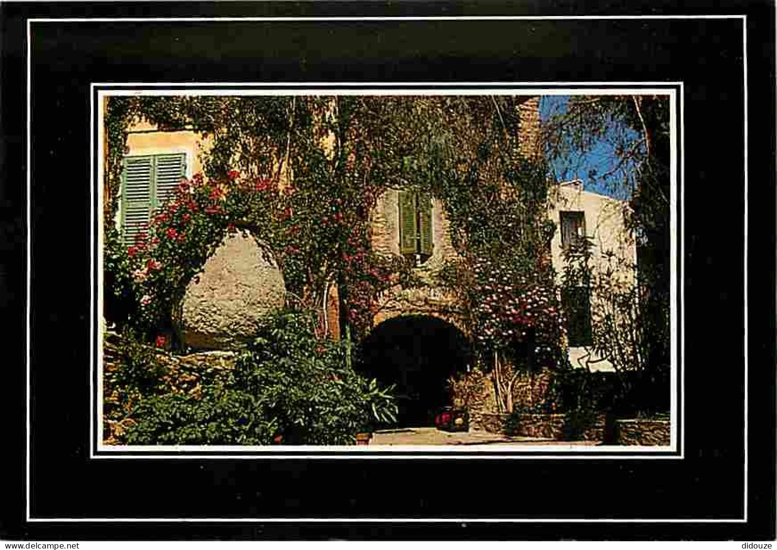 83 - Bormes Les Mimosas - Maisons En Pierre Typiques - Fleurs - CPM - Voir Scans Recto-Verso - Bormes-les-Mimosas