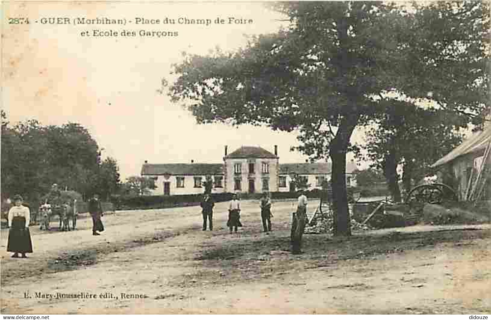 56 - Guer - Place Du Champ De Foire Et Ecole Des Garçons - Animée - Attelage De Boeufs - CPA - Voir Scans Recto-Verso - Guer Cötquidan