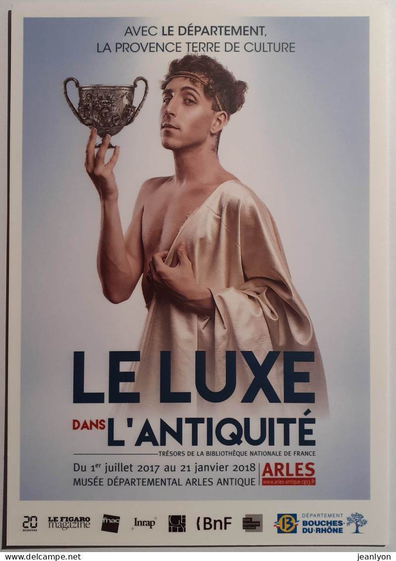 LUXE DANS ANTIQUITE - Objet D'art - Homme Présente Coupe - Carte Publicitaire Exposition - Kunstvoorwerpen