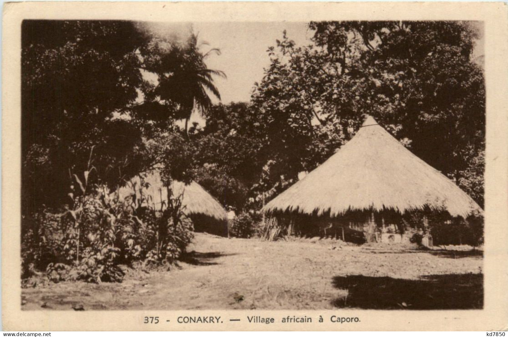 Conakry - Village Africain A Caporo - Guinea