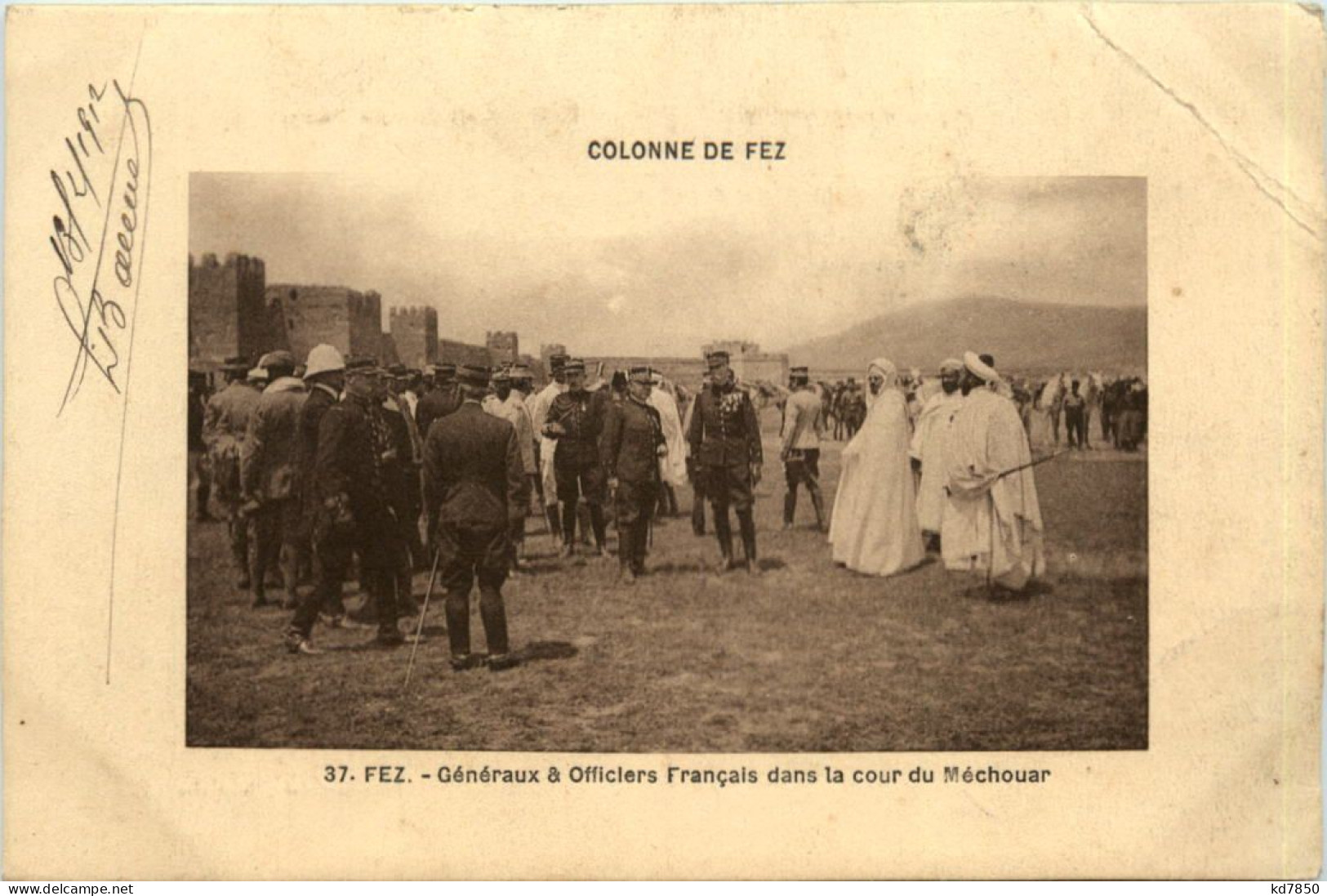 Fez - Generaux Francais Das La Cour Du Mechouar - Fez