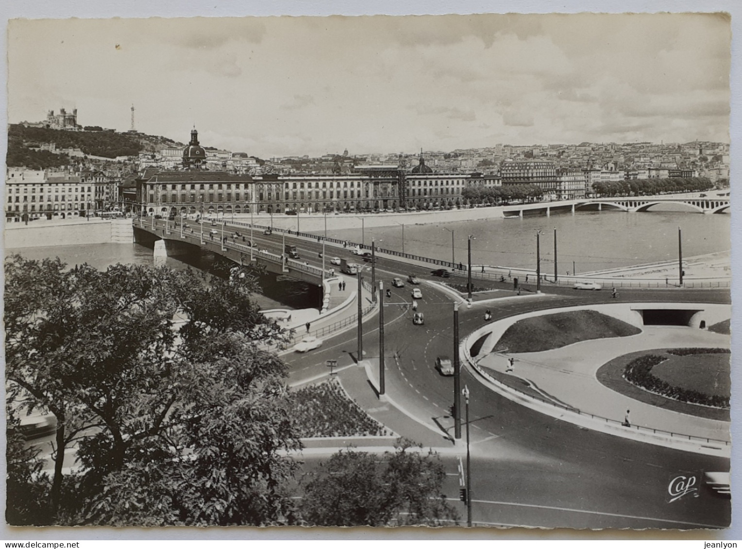 LYON (69 Rhône) - Nouveau Pont De La Guillotière Avec Voiture , Arrivée Vers Fosse Aux Ours - Fourvière En Arrière Plan - Lyon 3