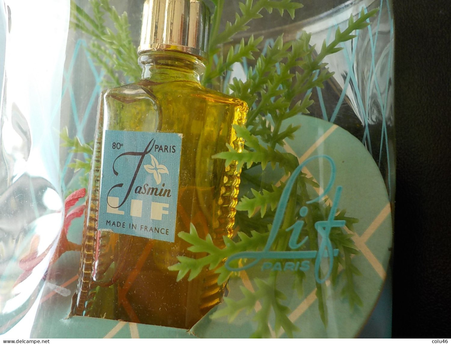 ancienne miniature de parfum dans boîte transparente avec fleur végétation Jasmin de Lif France