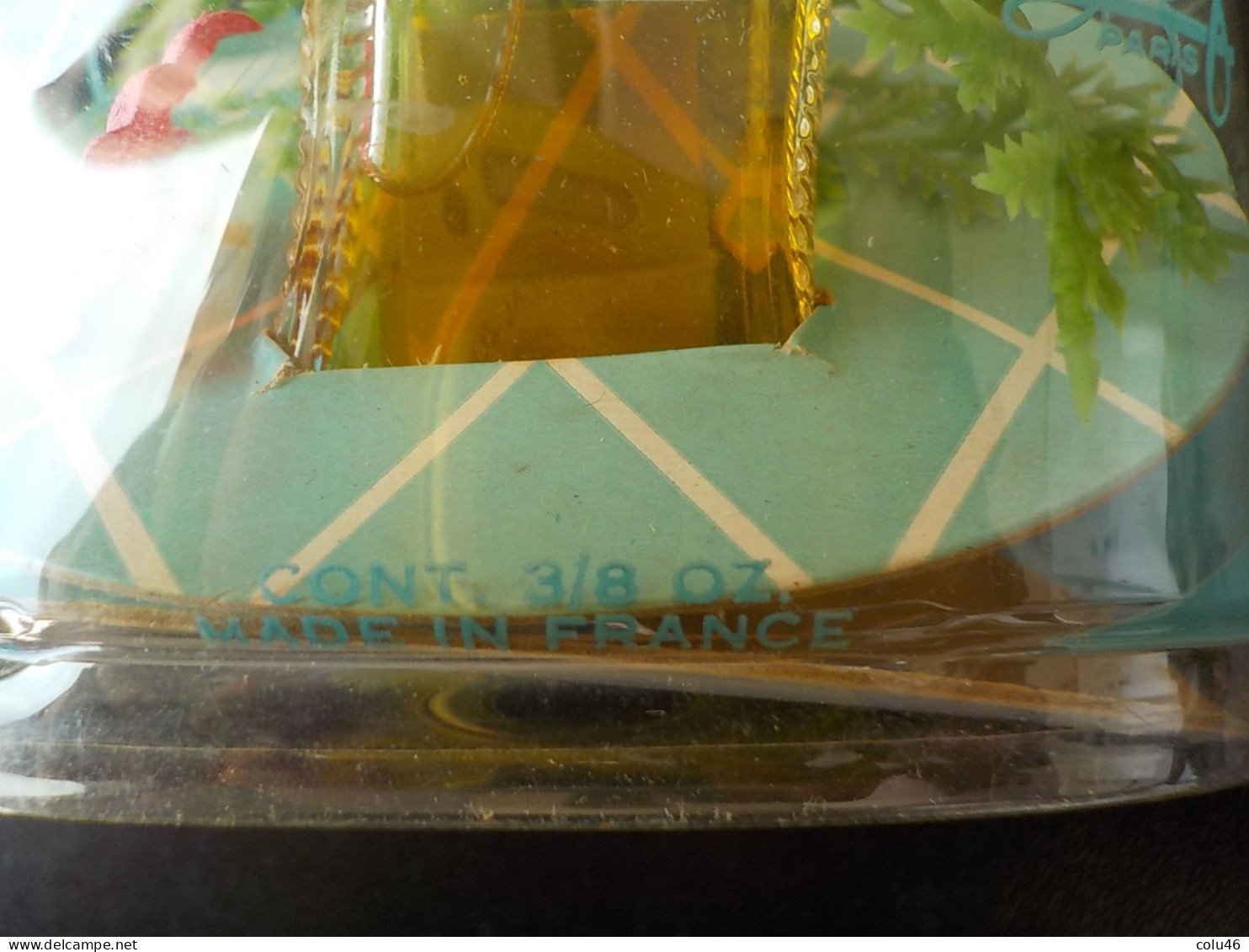 ancienne miniature de parfum dans boîte transparente avec fleur végétation Jasmin de Lif France
