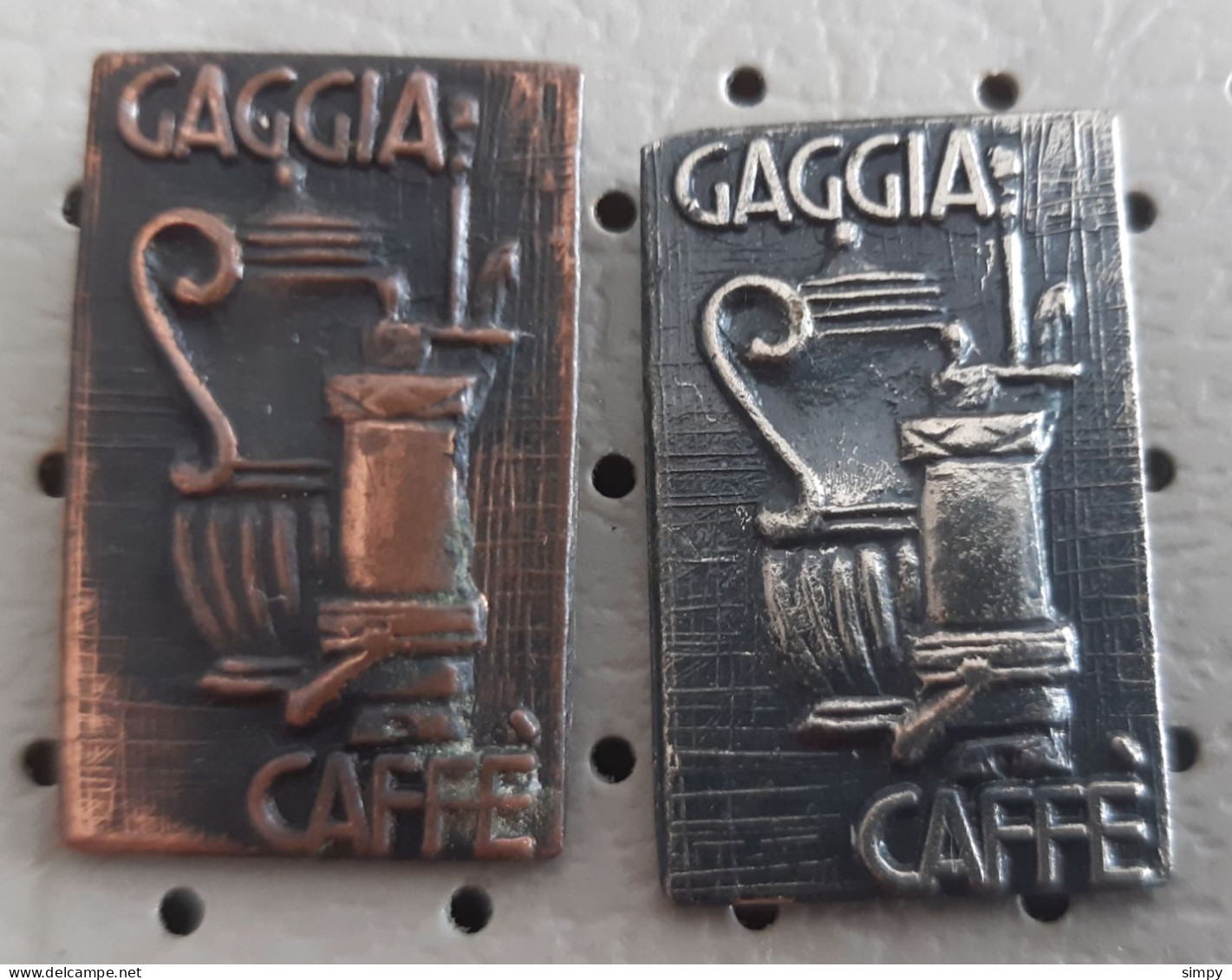 GAGGIA Coffee Cafe Kaffe Caffe Old Grinder Slovenia Ex Yugoslavia Vintage Pins - Boissons