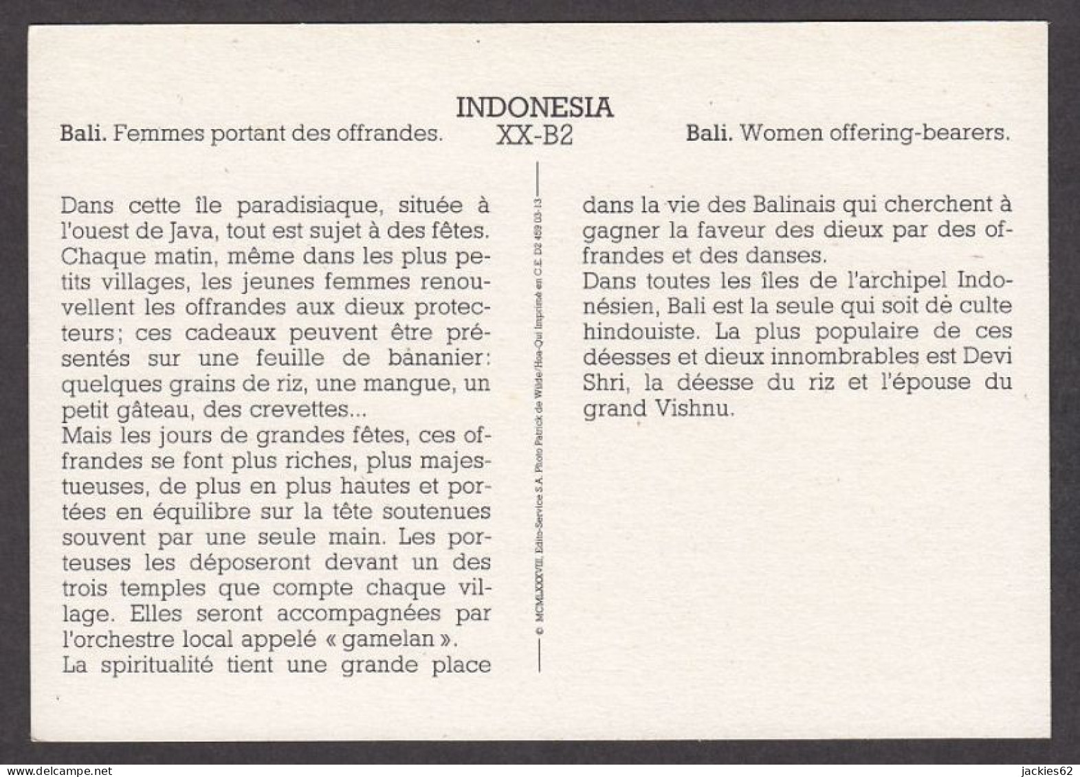 130001/ INDONÉSIE, Bali, Femmes Portant Des Offrandes - Aardrijkskunde