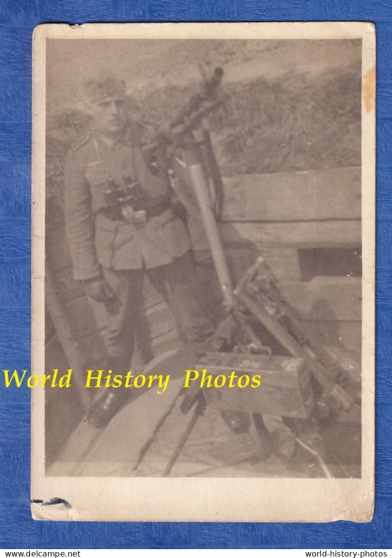 CPA Photo D'un Soldat Allemand - Poste De Mitrailleur - Caisse MG à Munitions - Arme Canon WW2 Guerre Occupation - Weltkrieg 1939-45