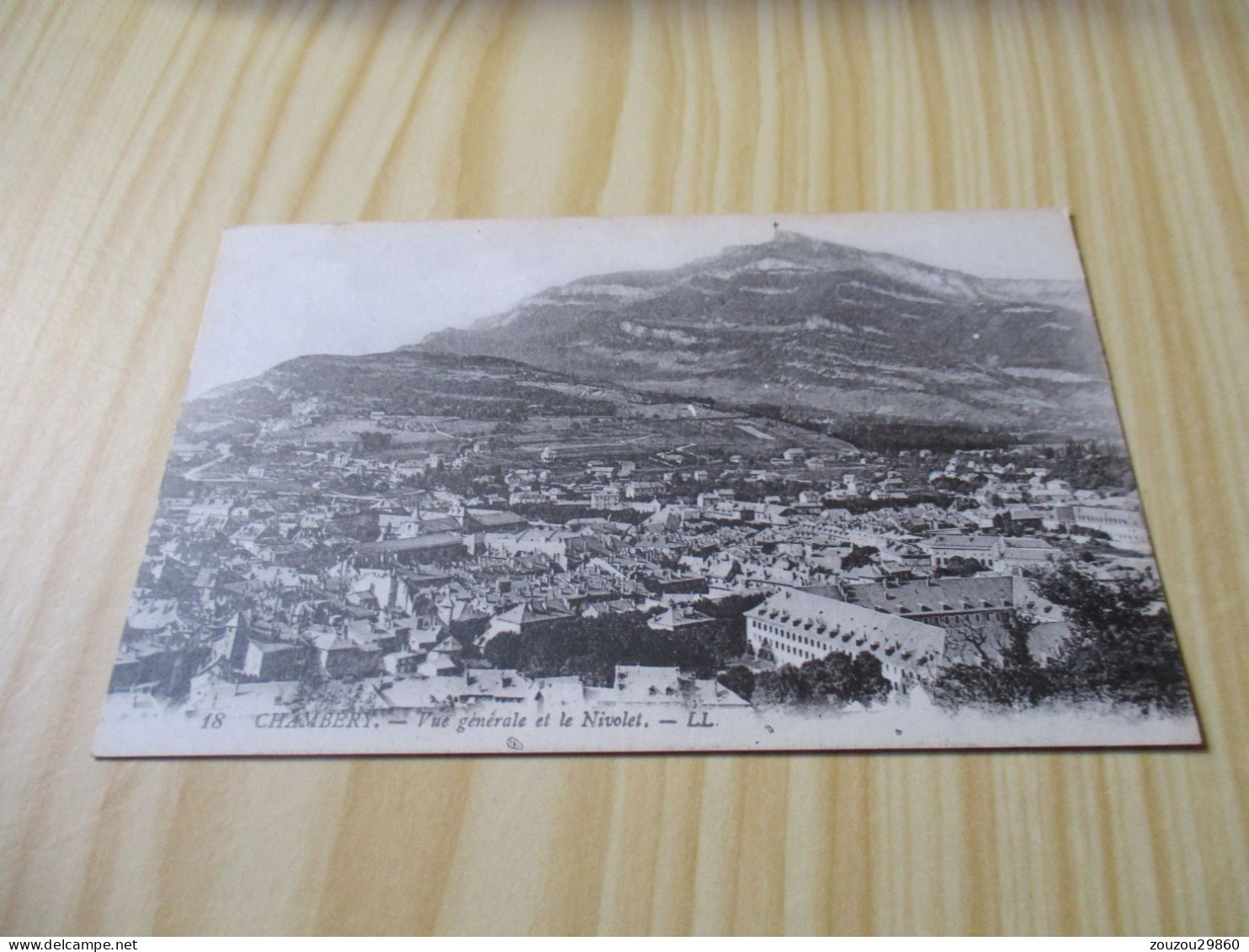 CPA Chambéry (73).Vue Générale Et Le Nivolet. - Chambery