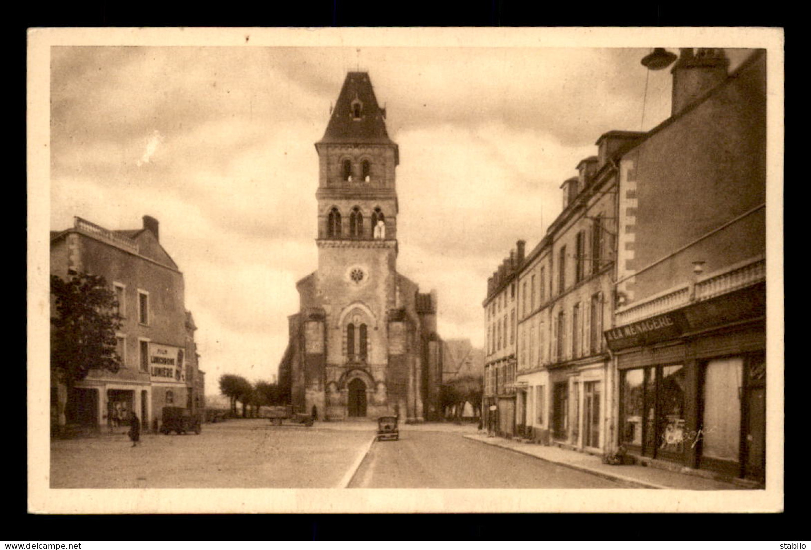 24 - THIVIERS - PLACE DU MARECHAL FOCH - Thiviers