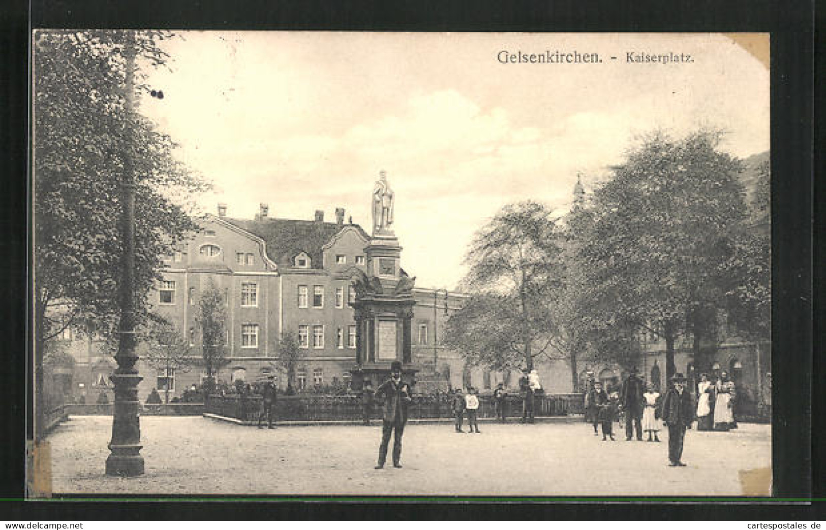 AK Gelsenkirchen, Kaiserplatz Mit Besuchern  - Gelsenkirchen