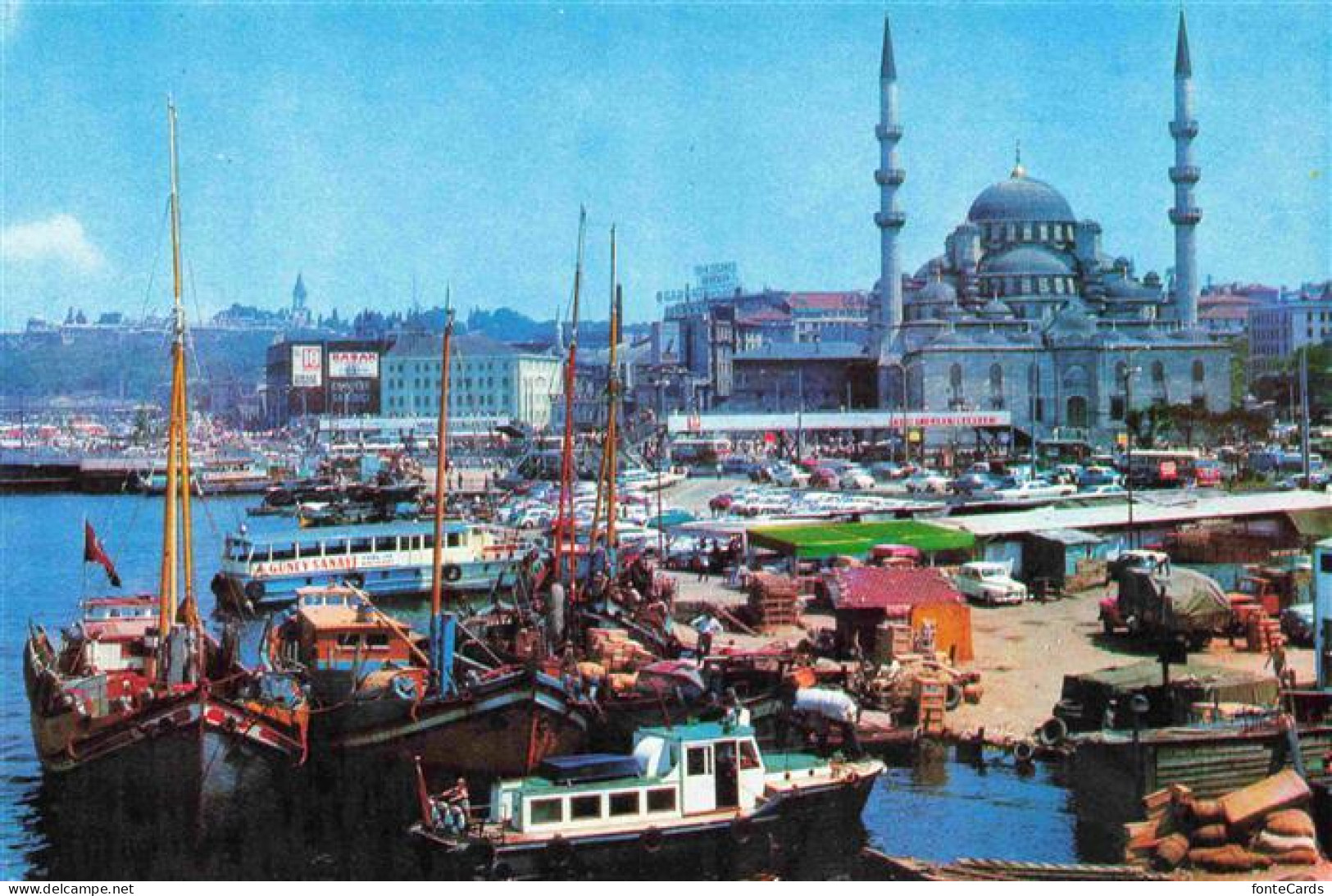 73971437 Istanbul_Constantinopel_TK Eminoenu Ve Yeni Camiinden Goruenues - Turquia