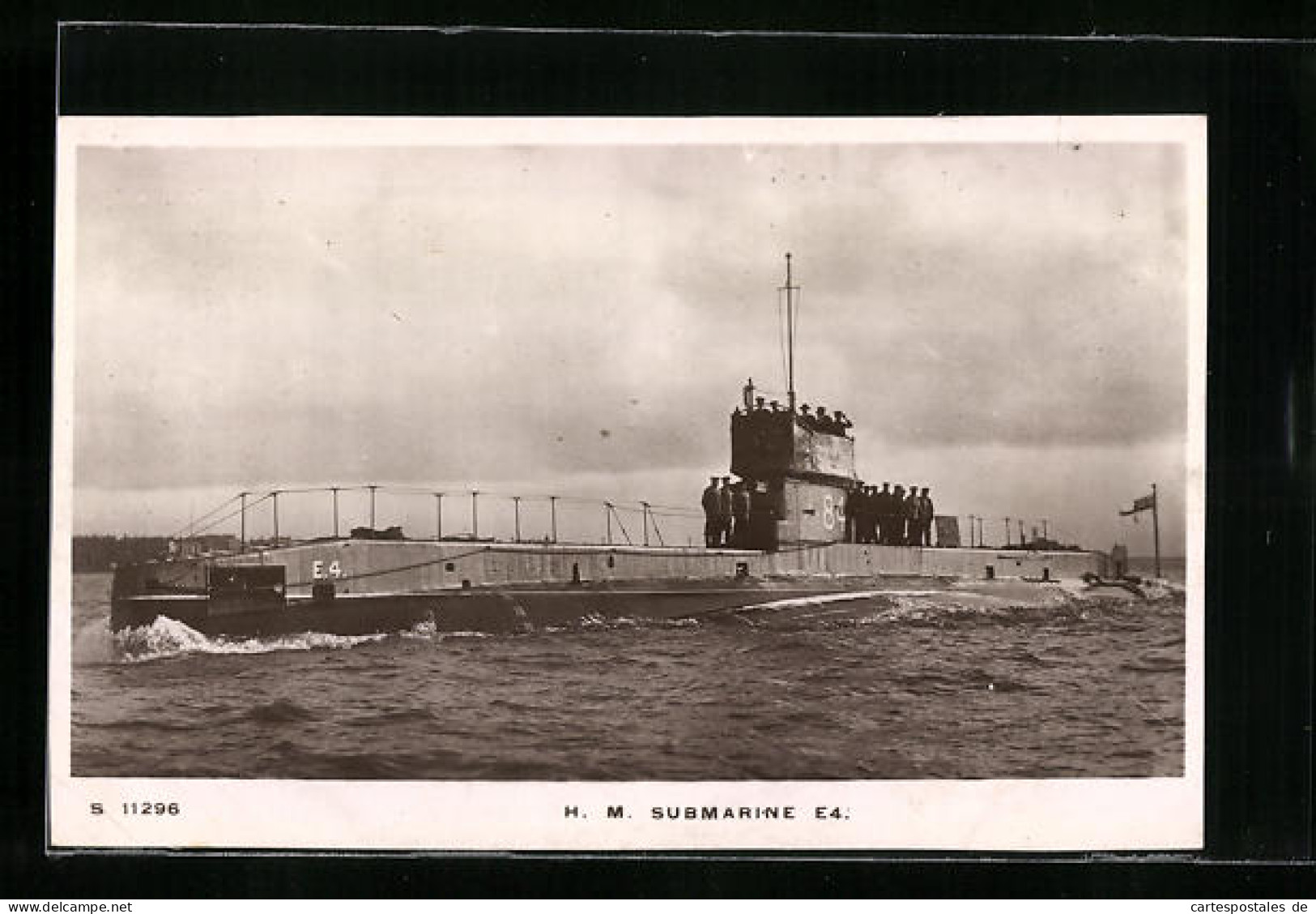 AK Britisches U-Boot E4 Mit Paradierender Besatzung Am Deck  - Warships