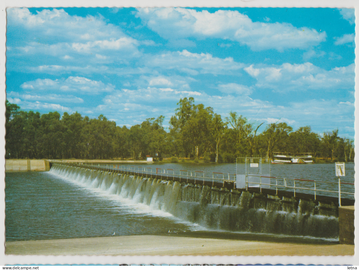 Australia VICTORIA Weir Dam Paddle Boat MILDURA Nucolorvue MD98 Postcard C1970s - Mildura