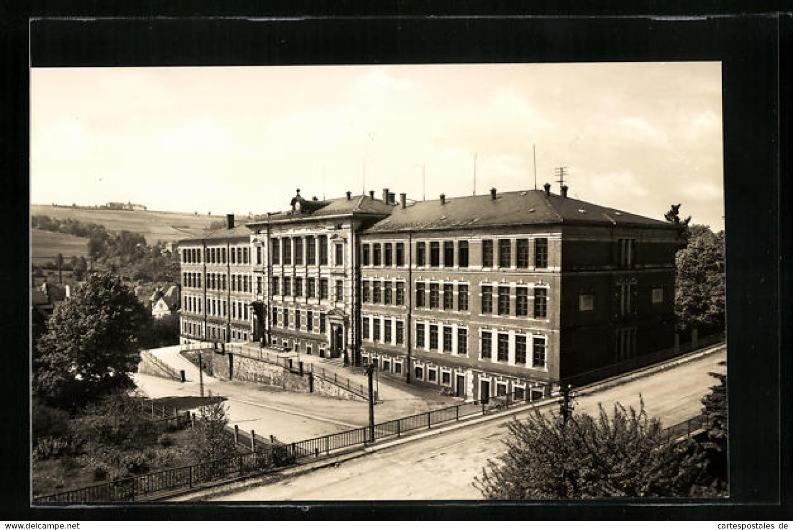 AK Markneukirchen I. Sa., Strassenpartie Mit Oberschule  - Markneukirchen