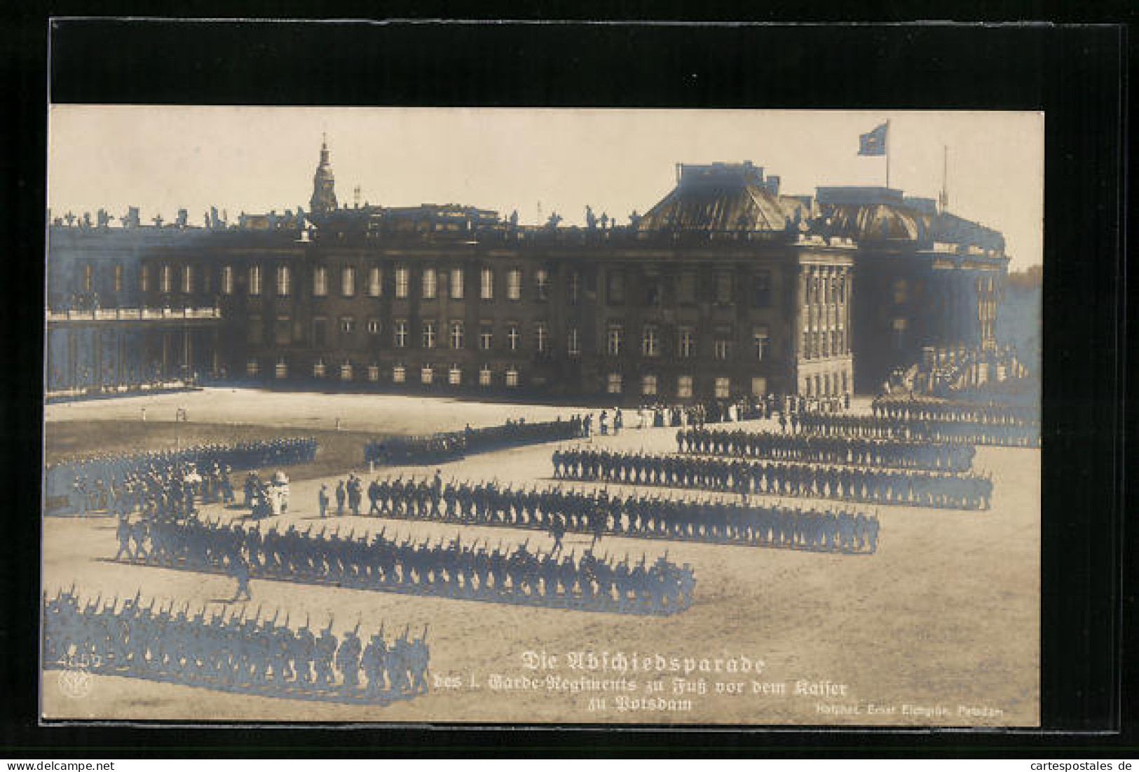 AK Potsdam, Die Abschiedsparade Des I. Garde-Regiments Zu Fuss Vor Dem Kaiser  - Potsdam