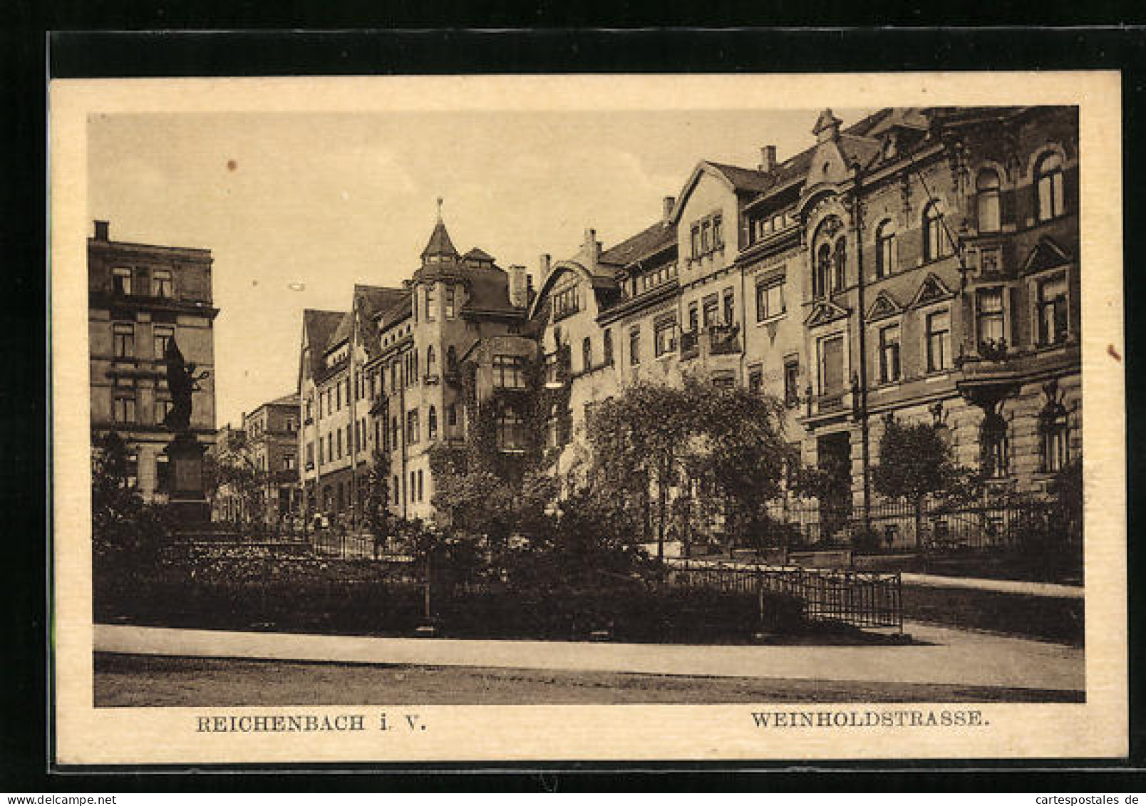 AK Reichenbach I. V., Weinholdstrasse Mit Gebäudeansicht  - Reichenbach I. Vogtl.