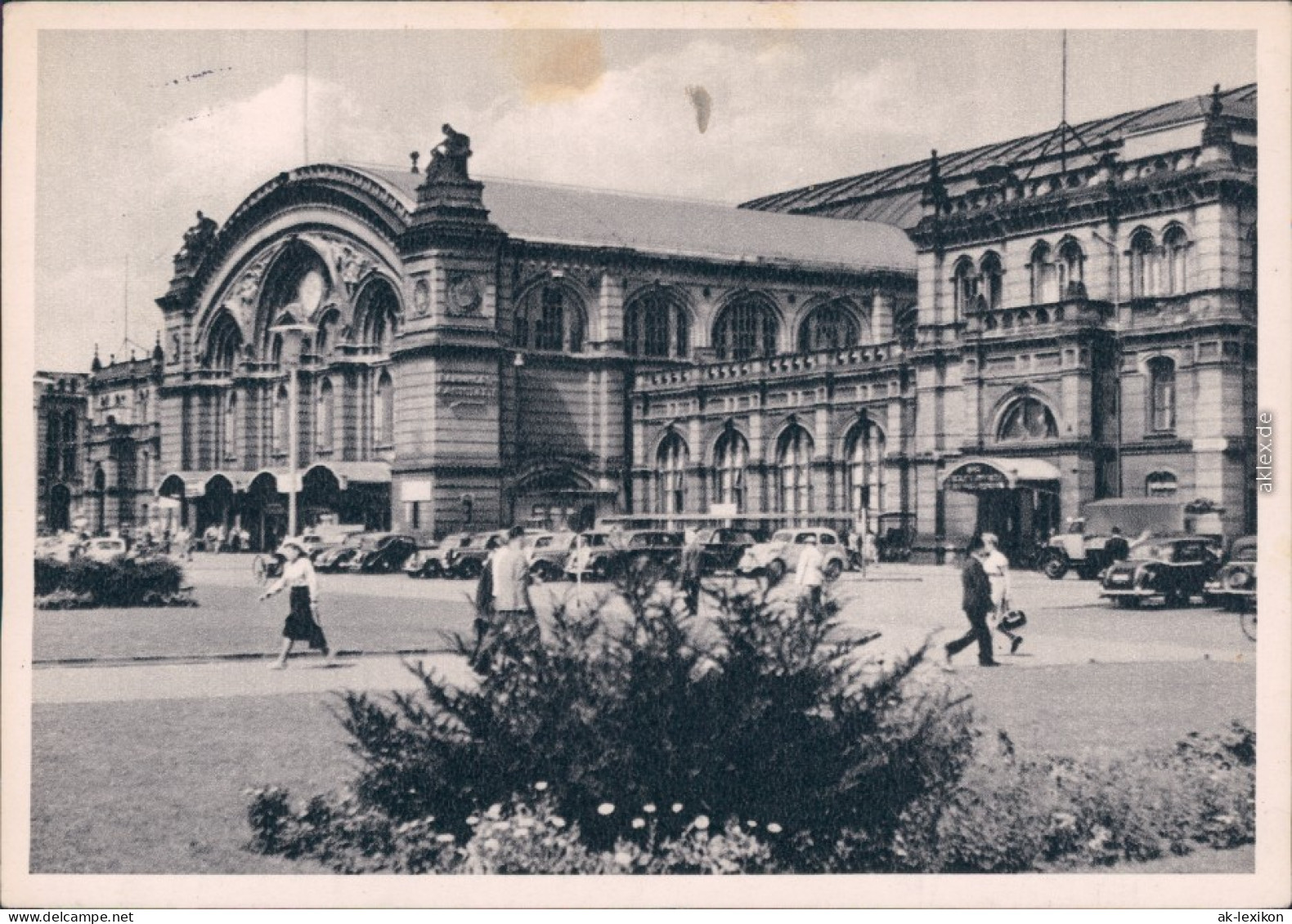 Bremen Blick Auf Den Hauptbahnhof Mit Parkenden Pkw's Davor 1956 - Bremen