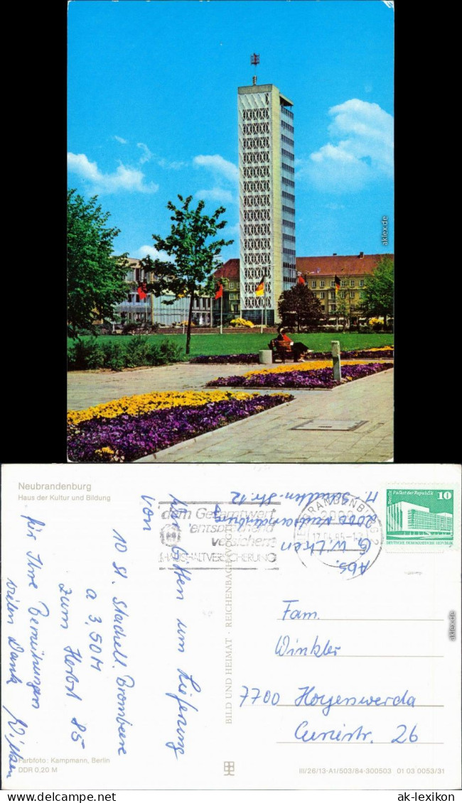 Neubrandenburg Haus Der Kultur Und Bildung Mit Blumenbeete Im Vordergrund 1979 - Neubrandenburg