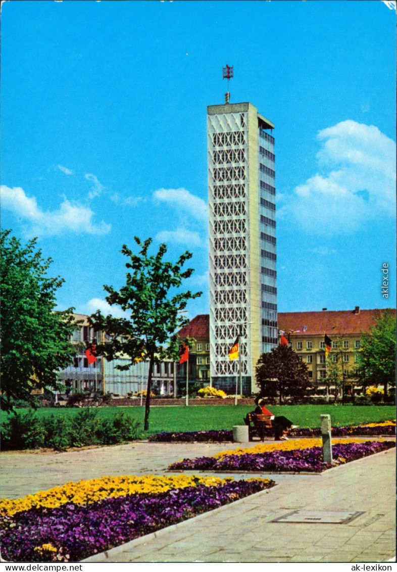 Neubrandenburg Haus Der Kultur Und Bildung Mit Blumenbeete Im Vordergrund 1979 - Neubrandenburg