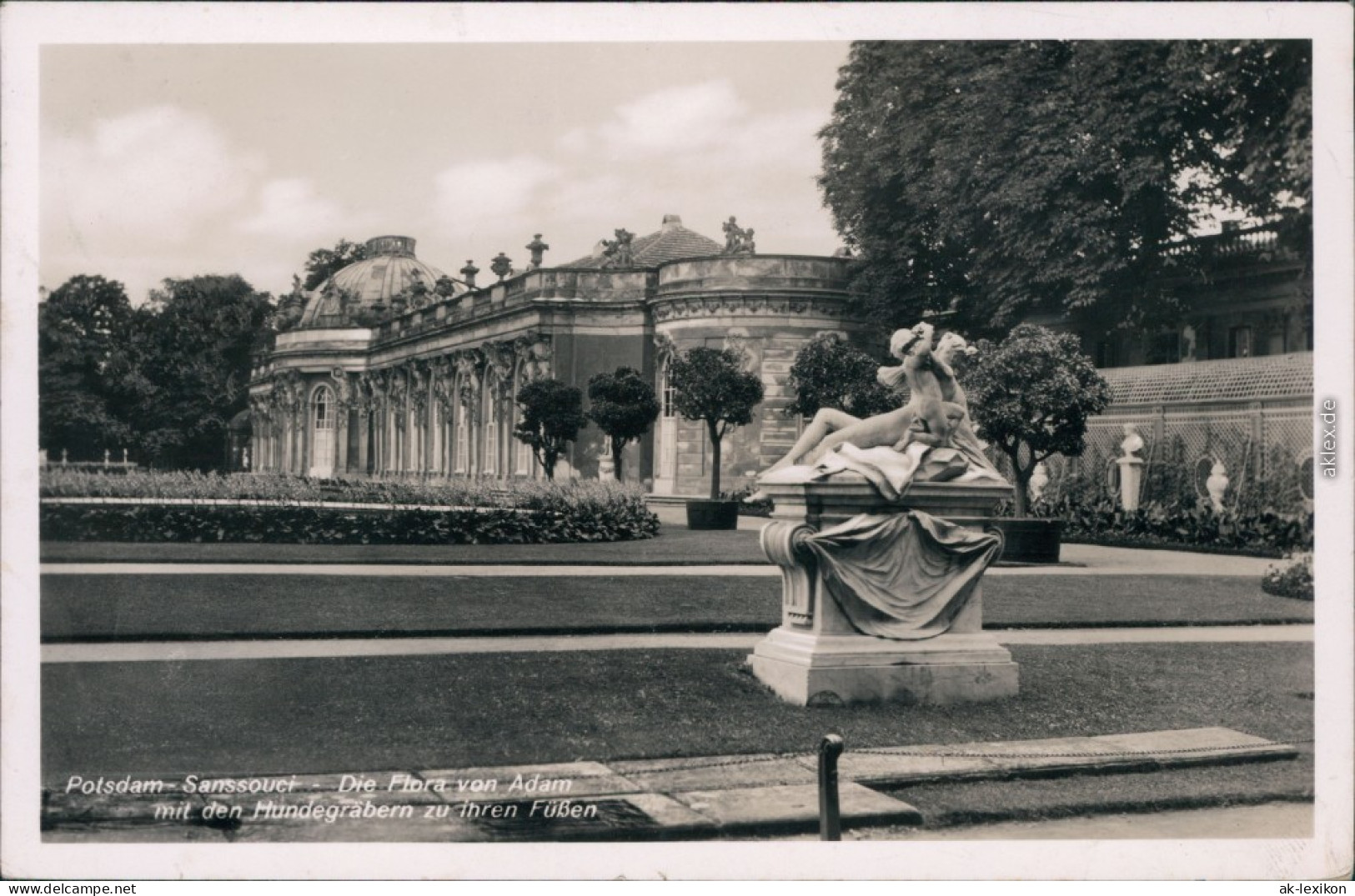 Potsdam Sanssouci - Die Flora Von Adam Mit Den Hundegräbern Zu Ihren Füßen 1954 - Potsdam