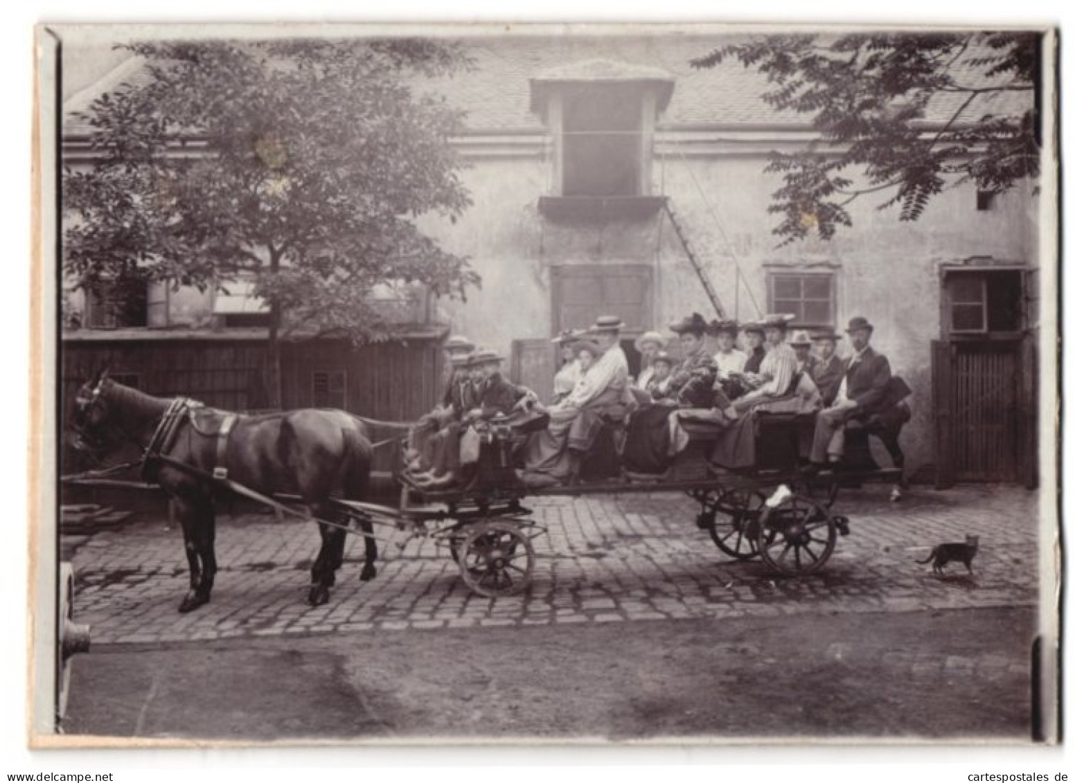 Fotografie Unbekannter Fotograf, Ansicht Wien, Claviertransporteur Josef Gruber In Der Wienstr. 63 Mit Wagen Und Famil  - Lieux