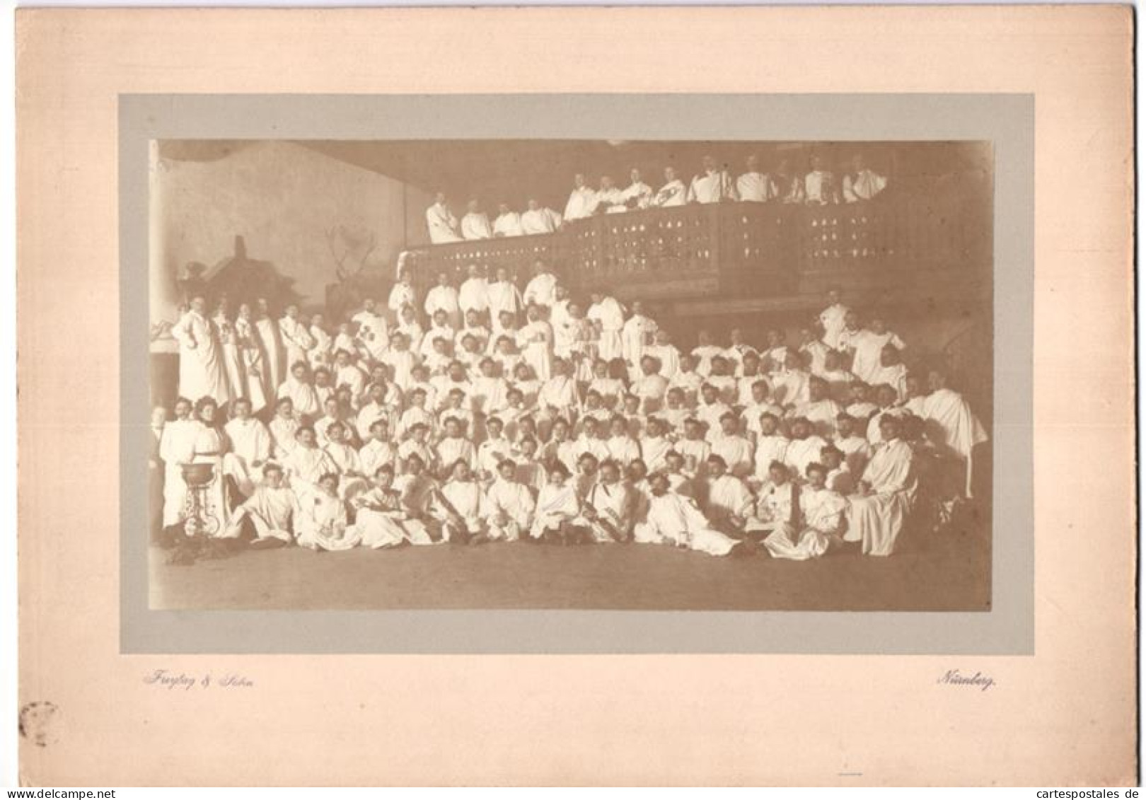 Fotografie Freytag & Sohn, Nürnberg, Ansicht Nürnberg, Teilnehmer Des Weinfest In Weissen Roben, Lorbeerkranz Und Hu  - Métiers