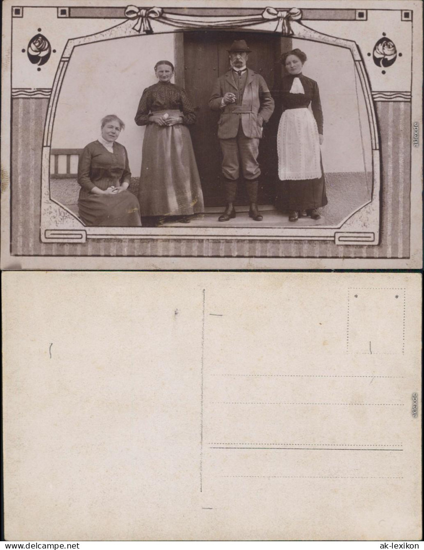 Ansichtskarte  Familienfoto Vorm Haus Privatfoto AK 1915 - Groepen Kinderen En Familie