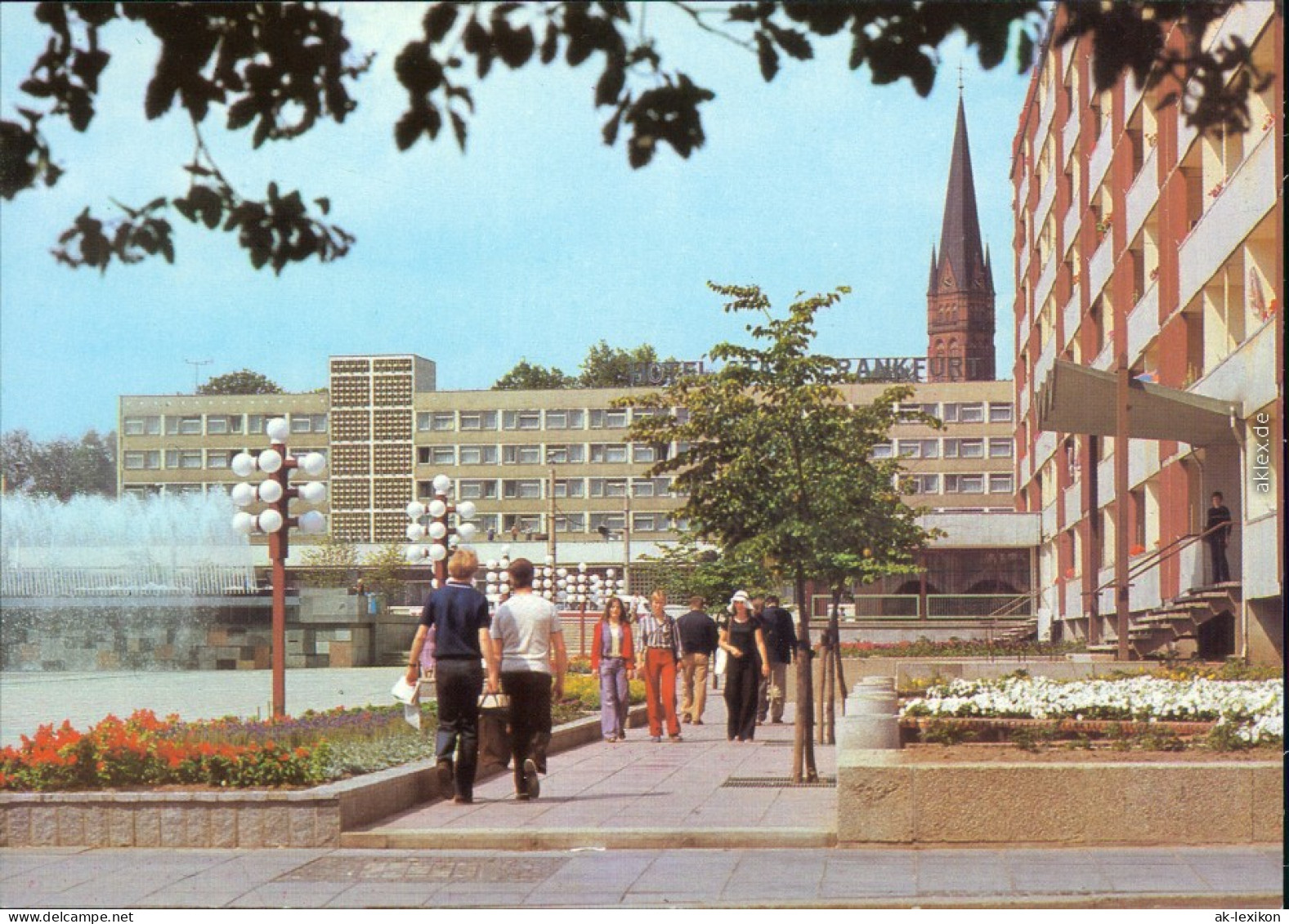 Frankfurt (Oder) Karl-Marx-Straße Mit Wasserspiel Und Blick Zur Kirche 1981 - Frankfurt A. D. Oder
