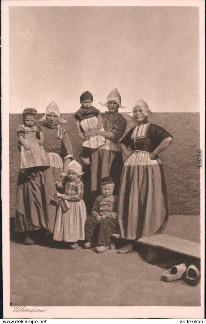 Ansichtskarte Edam-Volendam Trachten/ Typen - Familie 1930 - Volendam